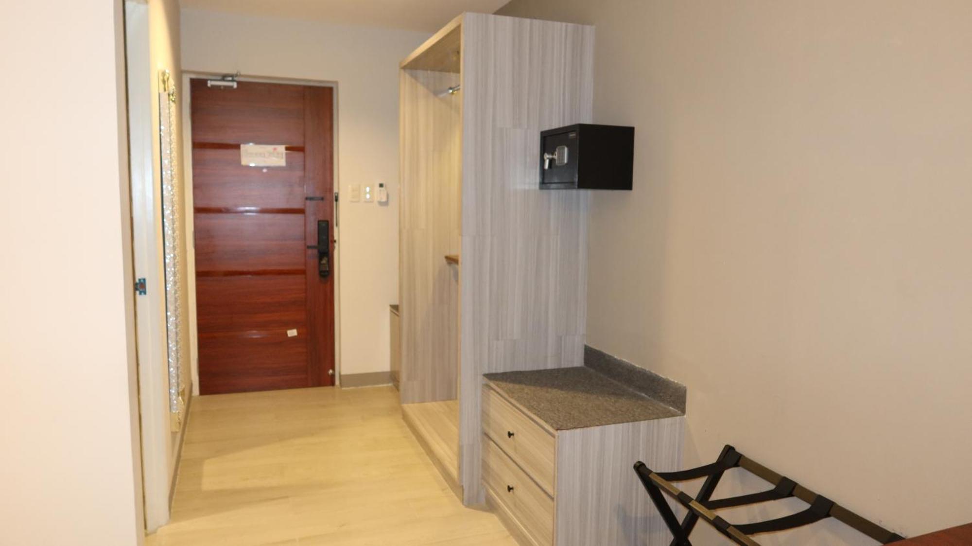 Centennial Inn Kawit Экстерьер фото